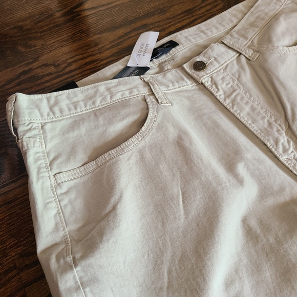 Banana Republic - Chino Beige - Slim - Picture 1 of 6